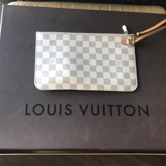 Louis Vuitton Neverfull purse with wristlet - Picture 2 of 8